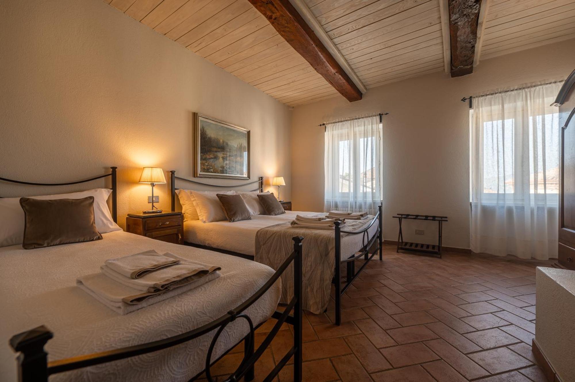Hotel Convino Castiglione Falletto Esterno foto